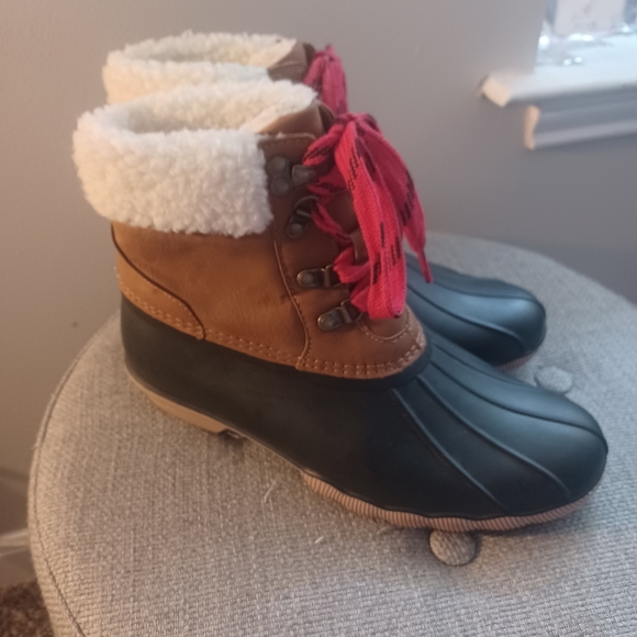 Magellan Outdoors Sherpa Collar Duck Boots wmns sz 10 - Picture 1 of 6